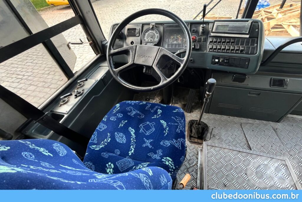 CABINE DO MOTORISTA COM CHASSI SCANIA 113 DA GONTIJO | BUSSCAR JUM BUSS 340