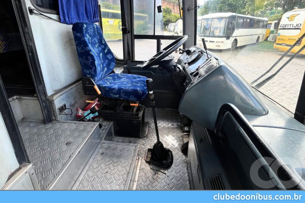 CABINE DO MOTORISTA COM CHASSI SCANIA 113 DA GONTIJO | BUSSCAR JUM BUSS 340