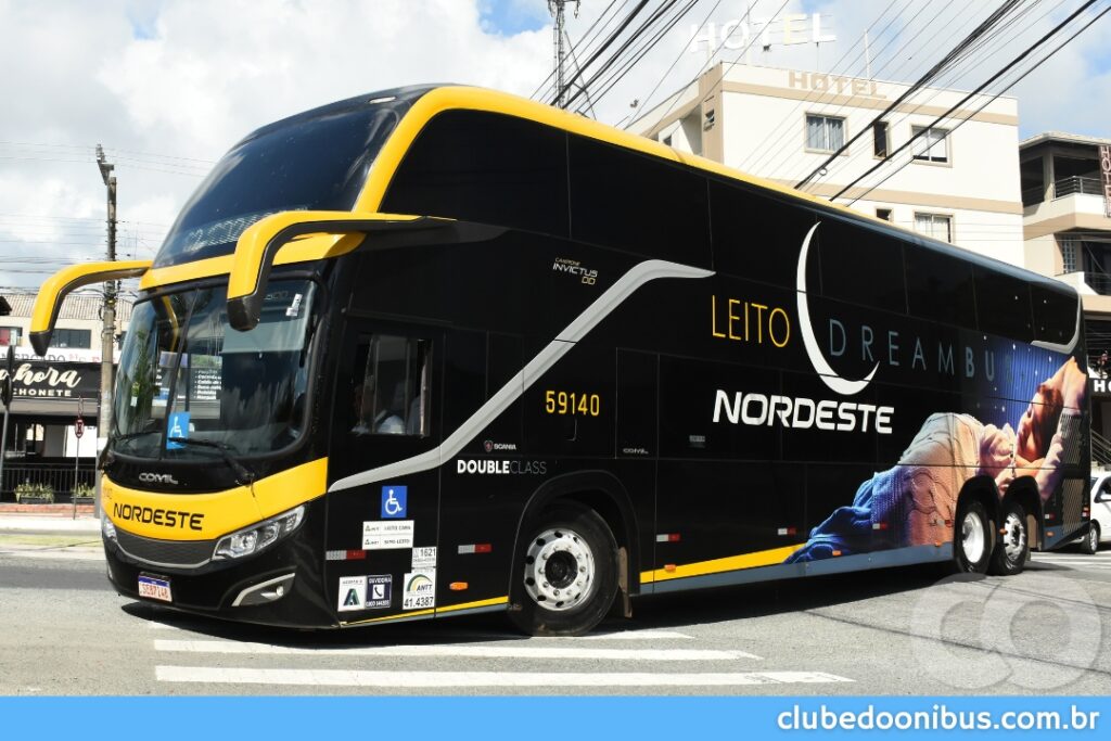 RODOVIÁRIA DE BALNEÁRIO CAMBORIÚ SEMPRE TEM BELOS ÔNIBUS ENTRANDO E SAINDO 