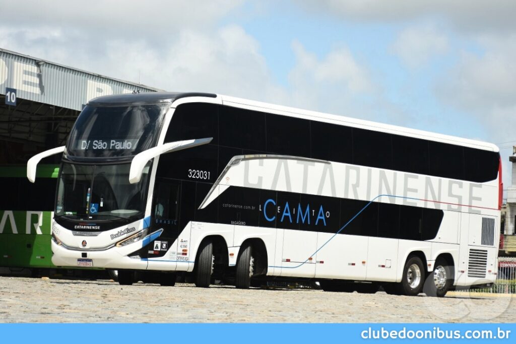 ÔNIBUS DA AUTO VIAÇÃO CATARINENSE SAINDO DA RODOVIÁRIA D BALNEÁRIO CAMBORIÚ