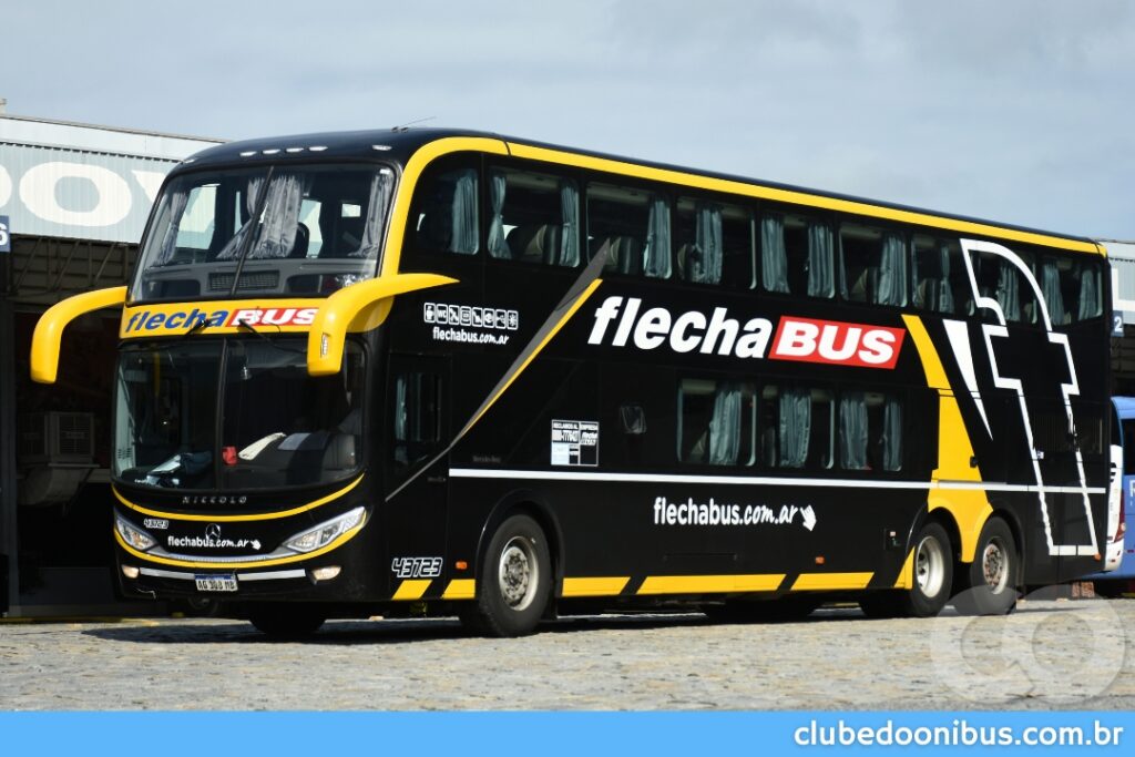 Ônibus internacional da Empresa Flecha Bus chegando de Montevidéu na Linha: Buenos Aires x Balneário Camboriú