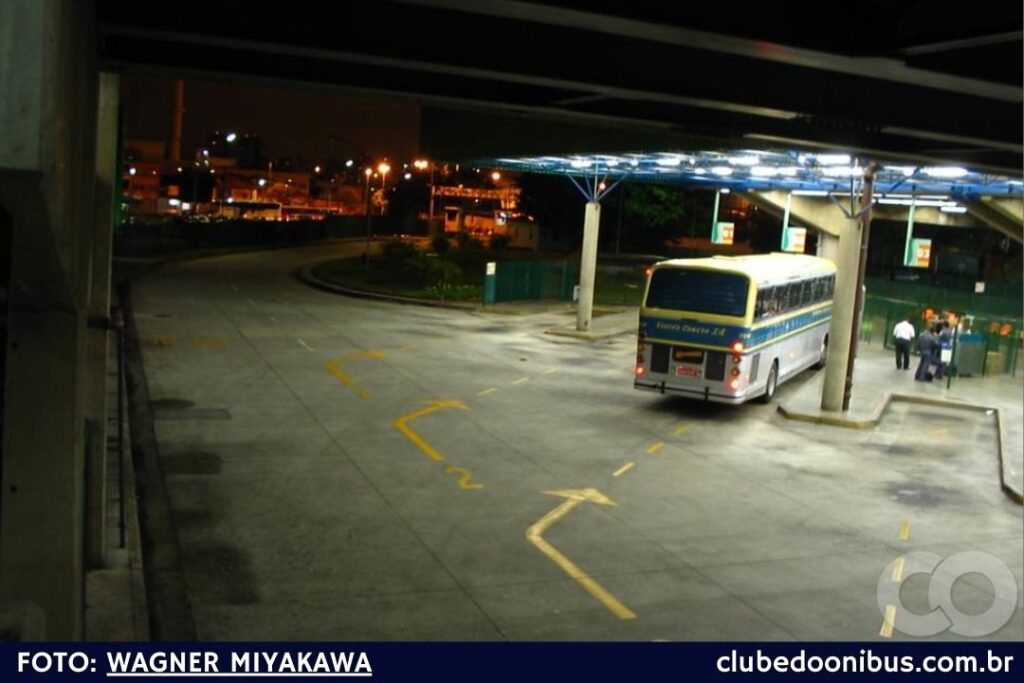 ônibus da Viação Cometa na rodoviária da Barra Funda