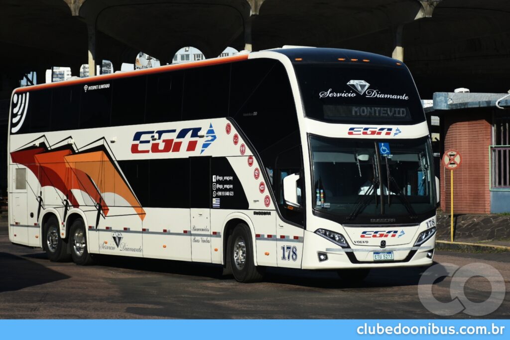 ÔNIBUS INTERNACIONAL DA EMPRESA EGA CHEGANDO DE MONTEVIDÉU NA RODOVIÁRIA DE PORTO ALEGRE 