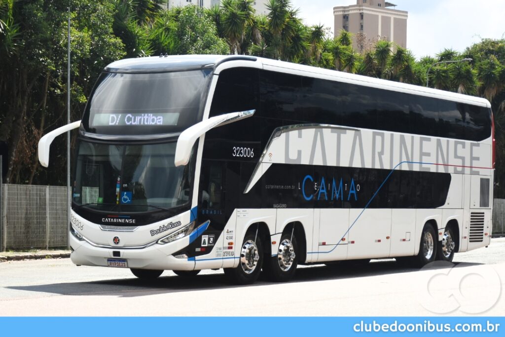 ÔNIBUS DA AUTO VIAÇÃO CATARINENSE CHEGANDO NA RODOVIÁRIA DE CURITIBA