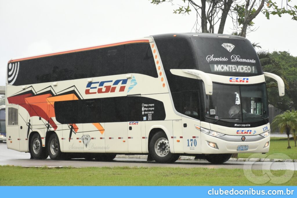 Ônibus internacional da Empresa EGA, chegando de Montevidéu na rodoviária de Florianópolis 