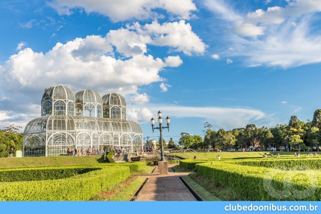 Jardim Botânico de Curitiba é um dos destinos mais procurados pelos viajantes 