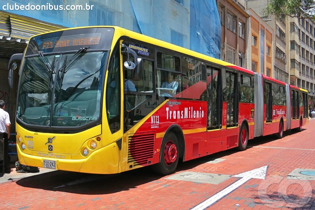 BRT Transmilenio Ônibus Biarticulados Busscar Urbanuss Pluss Volvo B12M