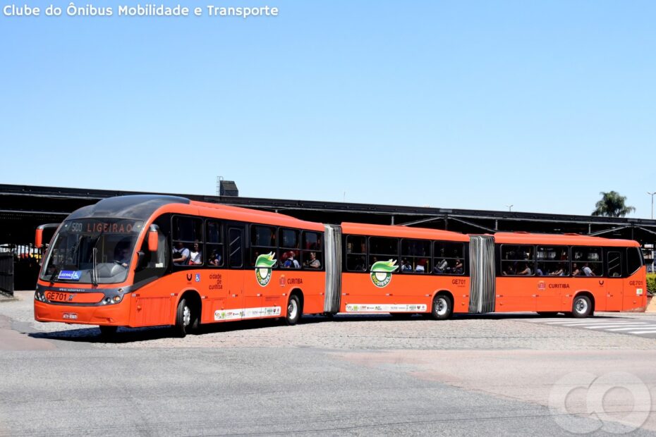 Ônibus Biarticulado Volvo B340M em Curitiba