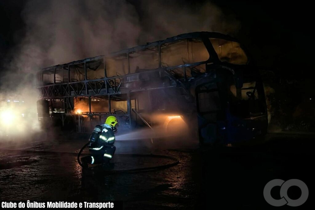 Fogo em Ônibus da Empresa Guanabara (4)