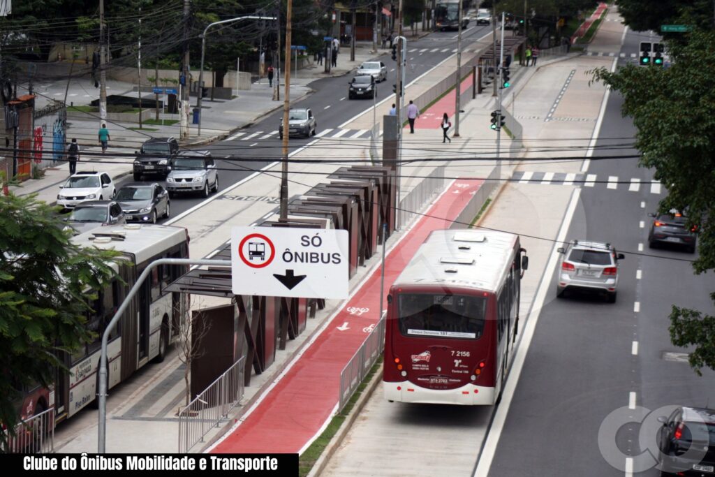 multa por andar na faixa de ônibus